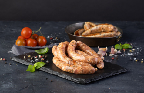 Klobáska grilovací bazalka rajče polotovar